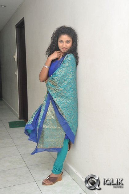 Vishnu-Priya-at-Pyaar-Mein-Padipoyane-Movie-Success-Meet